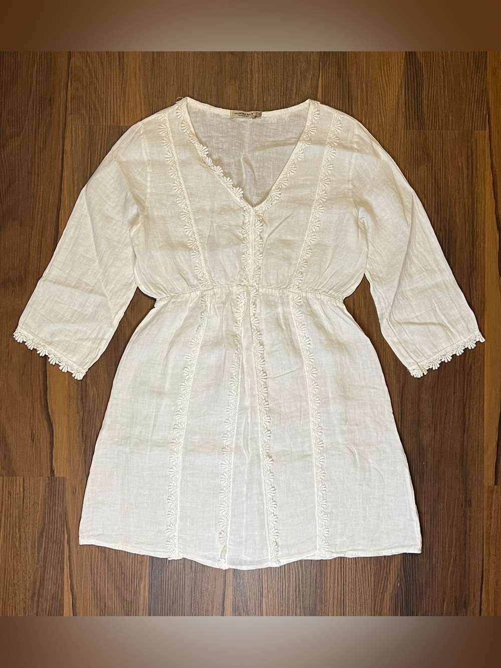Valentina Naldi white linen mini dress with a crocheted lace trim